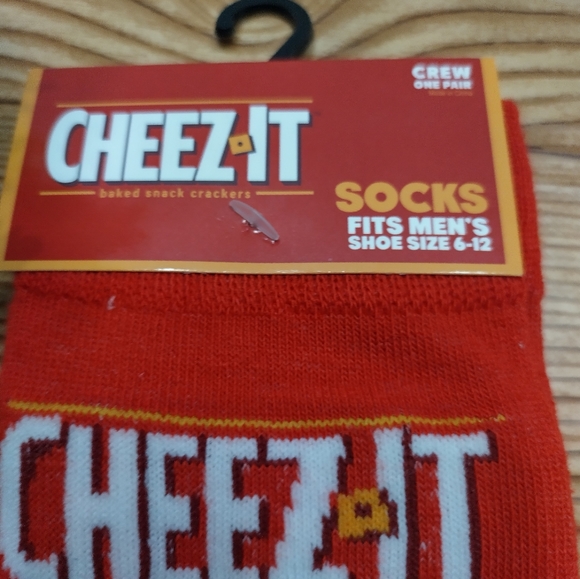 Cheez It Novelty Socks Men's Size 6-12 - Picture 3 of 3